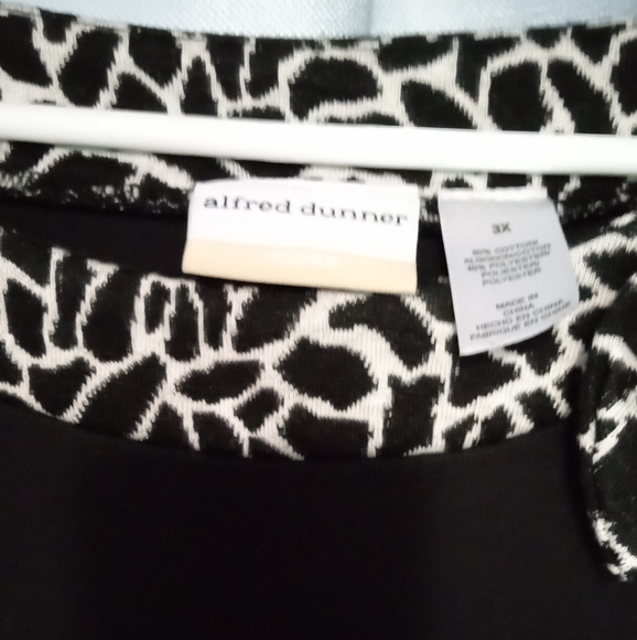 🌠 #59 Alfred Dunner Black Animal Print Embellished Knit Top - Picture 2 of 6
